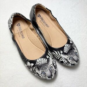 Anuschka Black and White Flats Leather upper‎ Leopard Design size 6